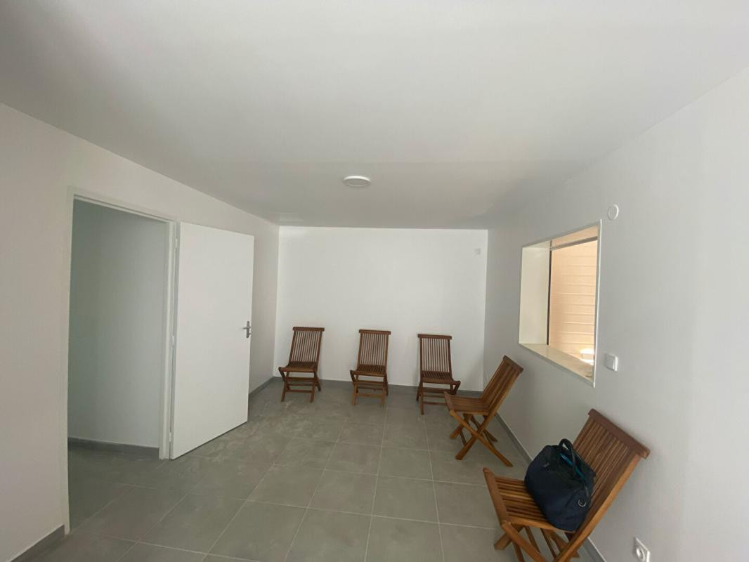 Local professionnel 35 m2 Le Lamentin