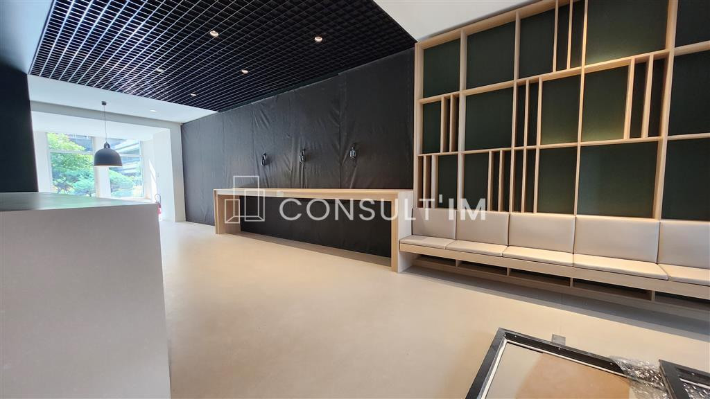 Grande surface de bureaux dans un immeuble restructuré