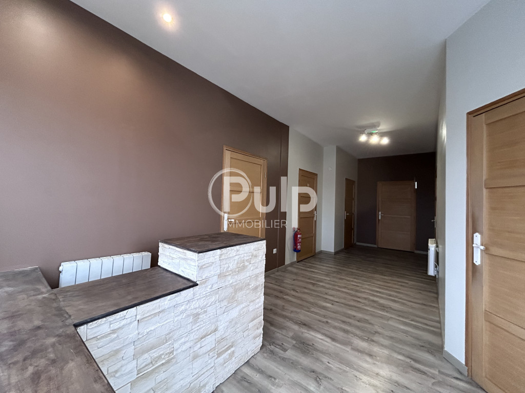 À LOUER - LOCAL COMMERCIAL / PROFESSIONNEL D'ENVIRON 85 m²
