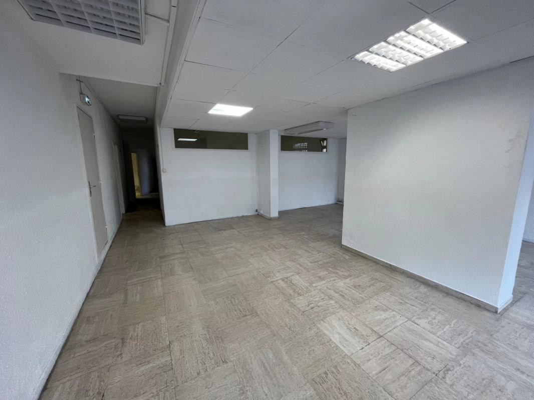 A LOUER, LOCAL COMMERCIAL 155 M² ENVIRON SECTEUR CANNES, ALEXANDRE III