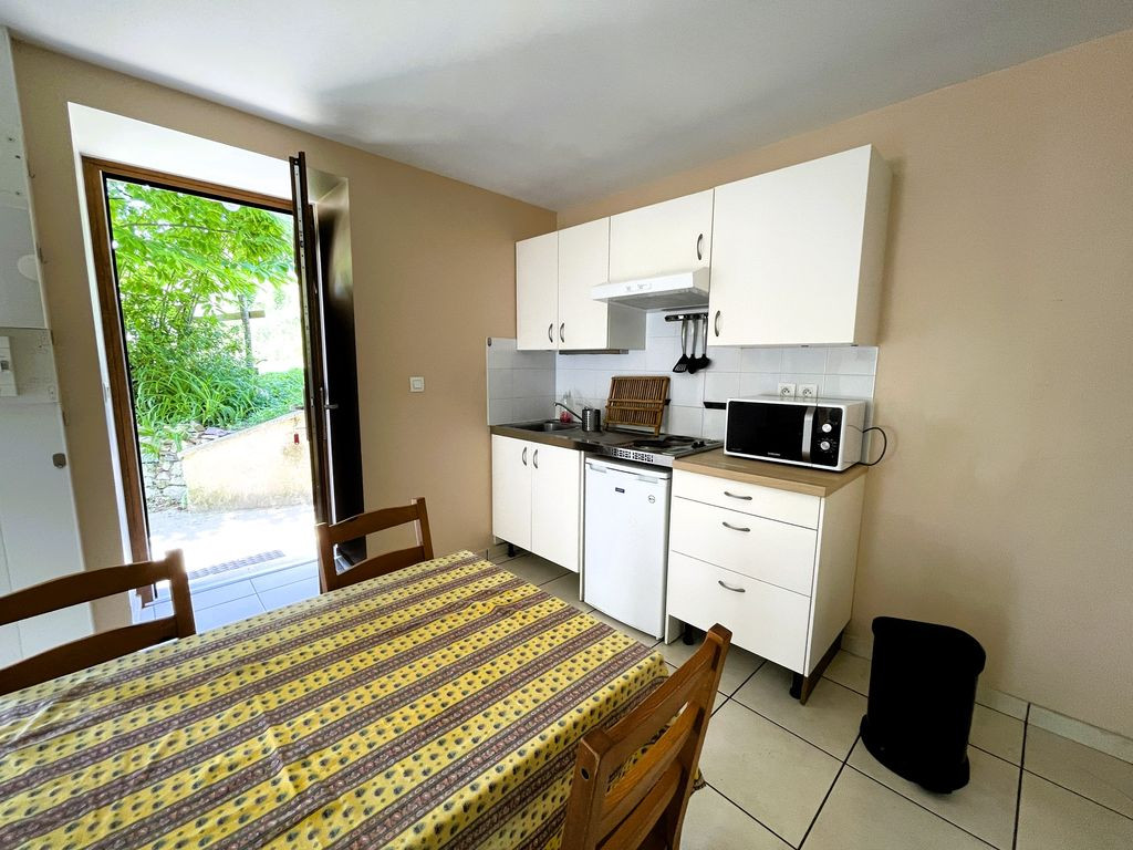 Propriété composée de 4 appartements + Terrain + Garage