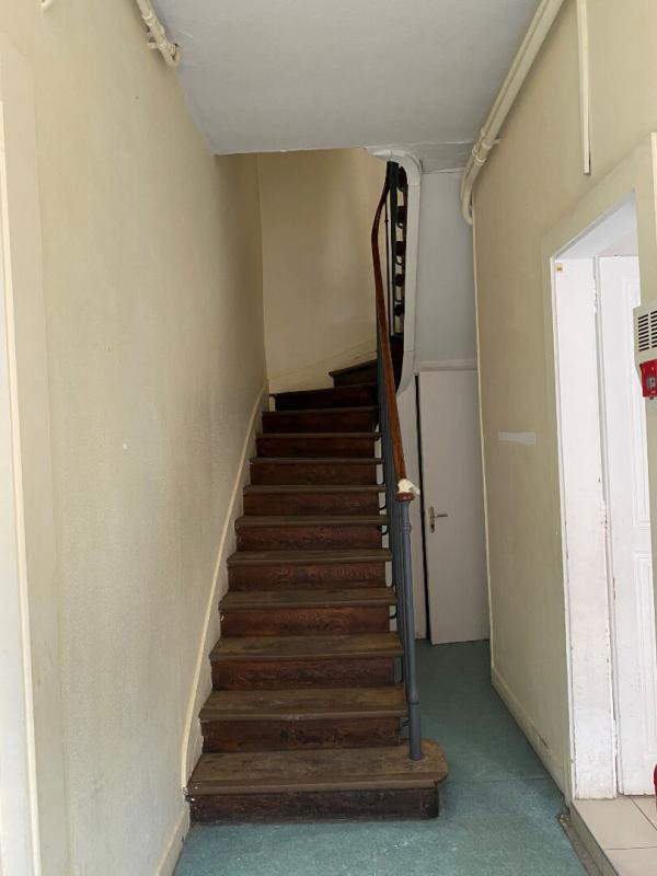 LOCAL PROF. BESANCON - 195 m2