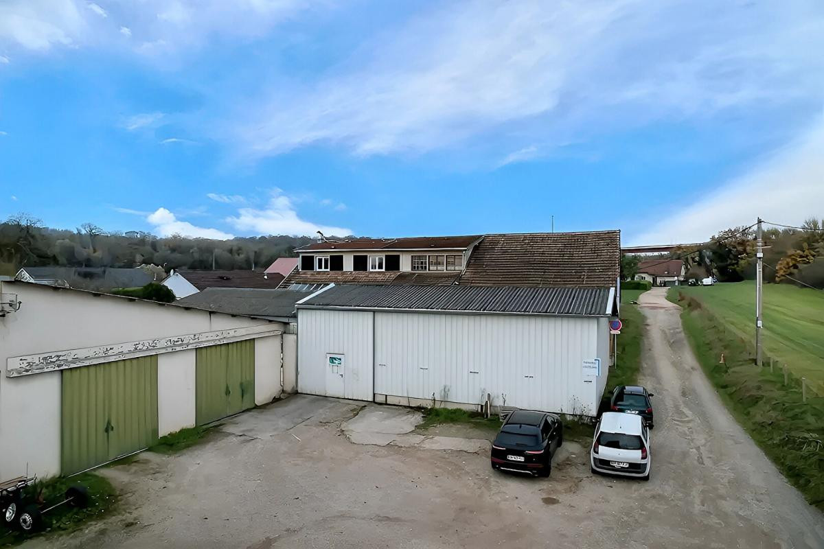 Local d'activité/stockage 879 m2 + appartement/bureaux 132 m2
