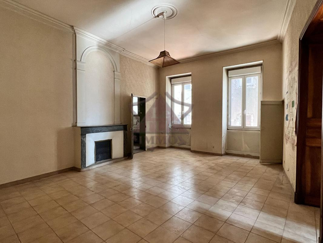 IMMEUBLE EXCEPTIONNEL AVEC TRAVAUX DE RENOVATION