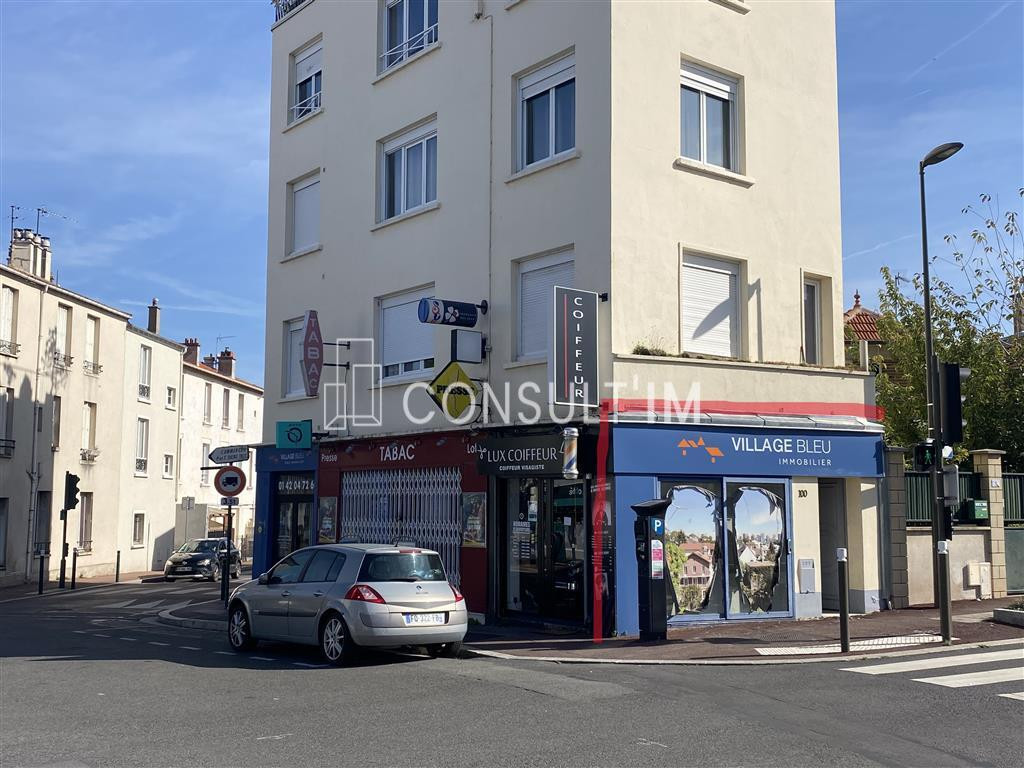 Bureaux d'angle sur rue
