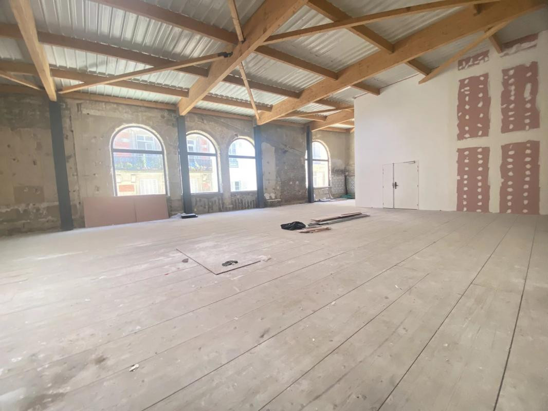 03200 VICHY - LOCAL COMMERCIAL BRUT -COEUR DE VILLE -