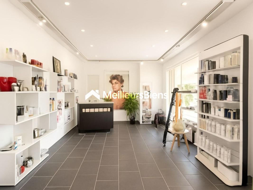 Maison et/ou local professionnel – Construction récente avec jardin – Douville