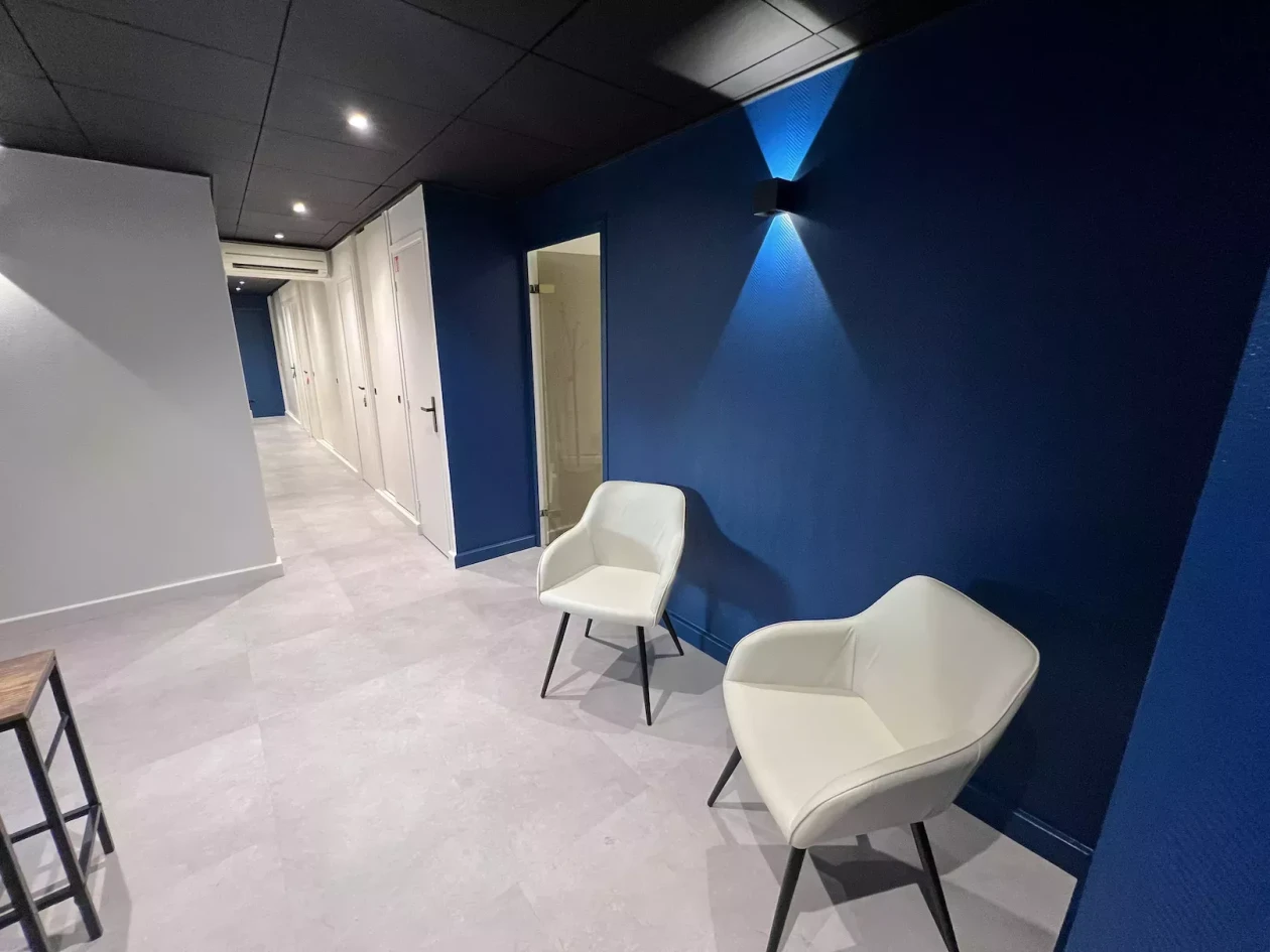 Bureau  allant de 10 à 35 m² (140 m² en tout) dispo pour activités médicales et paramédicales
