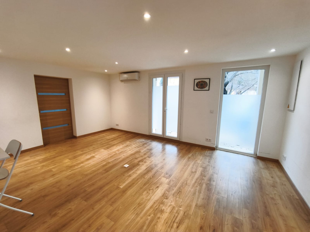 Locaux professionnels 100m2 Pierrevert