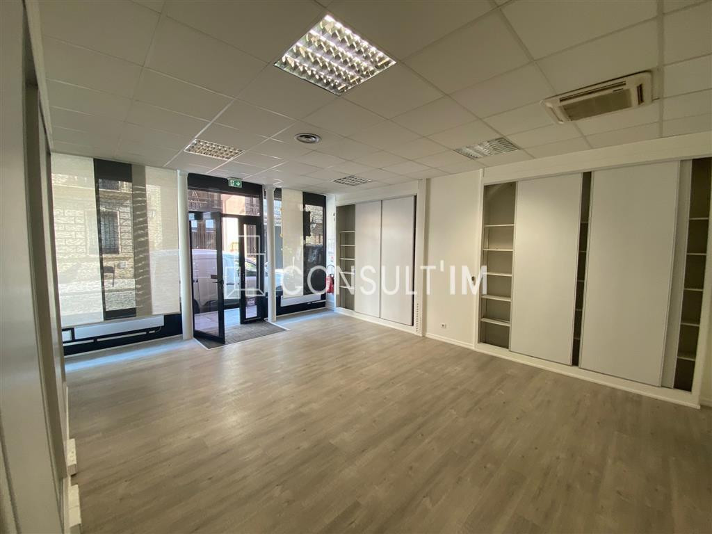 En location pure une boutique en excellent état au cœur du 8ème arrondissement