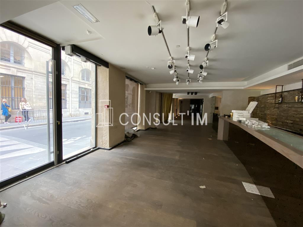A louer une boutique avec linéaire de 30m