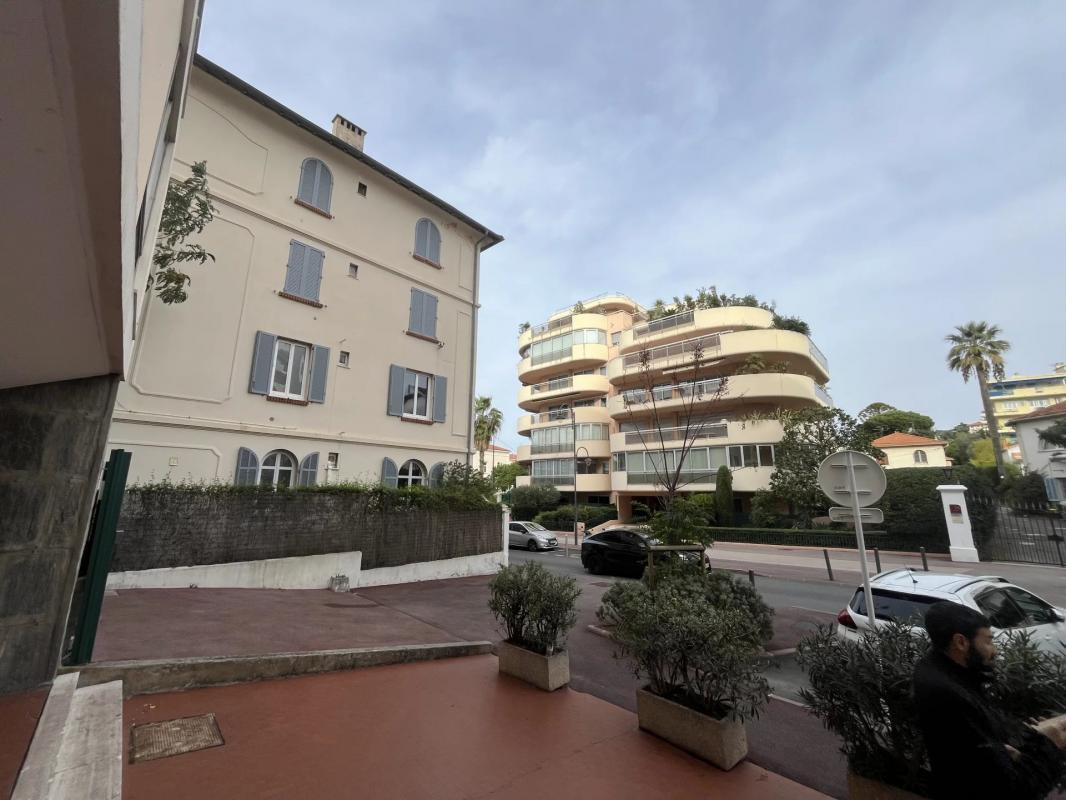 A LOUER, LOCAL COMMERCIAL 155 M² ENVIRON SECTEUR CANNES, ALEXANDRE III