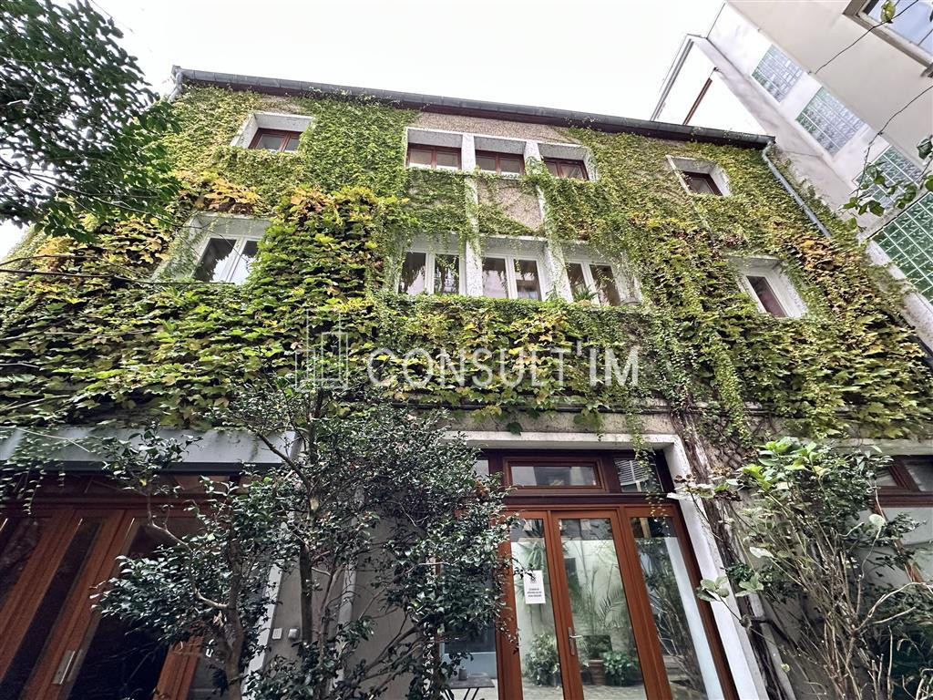 Bureaux dans un bel immeuble pierre et brique