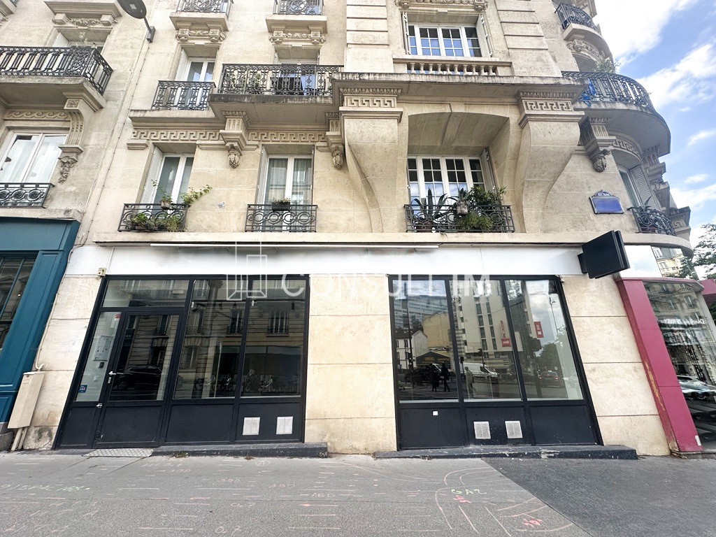 Boutique en location pure avec un très beau linéaire de vitrine