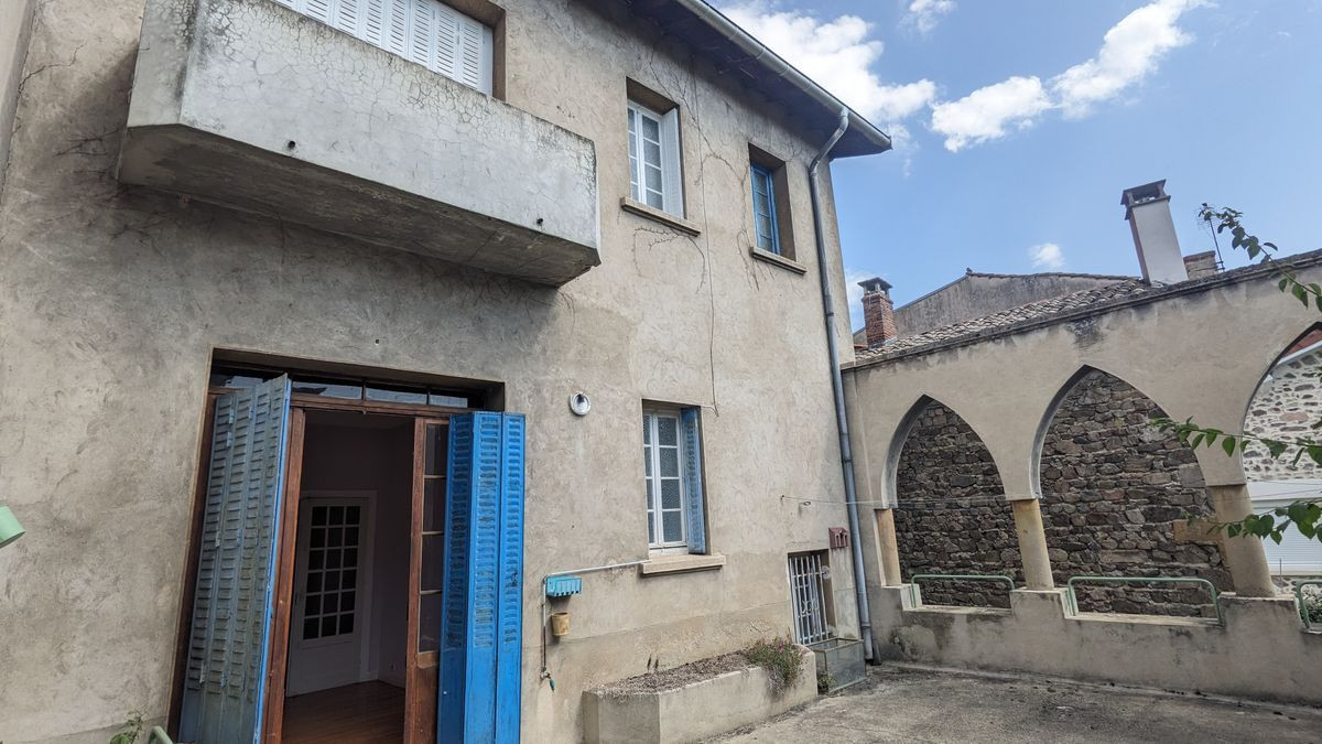 Immeuble de 3 appartements au centre de Condrieu