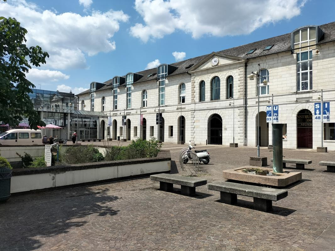 Local commercial T 90m² - Beauvais - 282 98 4 4