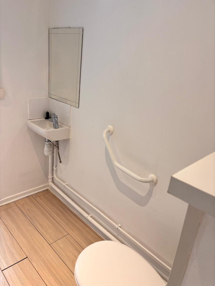 •	Local de 42 m² pour profession médicale