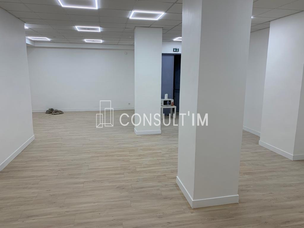 Bureaux entièrement rénovés et climatisés