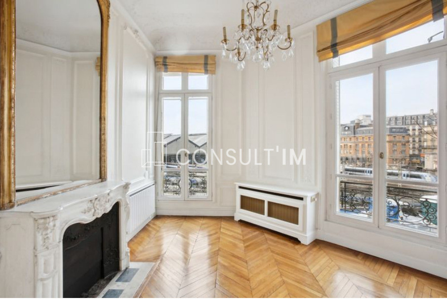 A louer bureaux rénovs dans un très bel immeuble d’angle haussmannien
