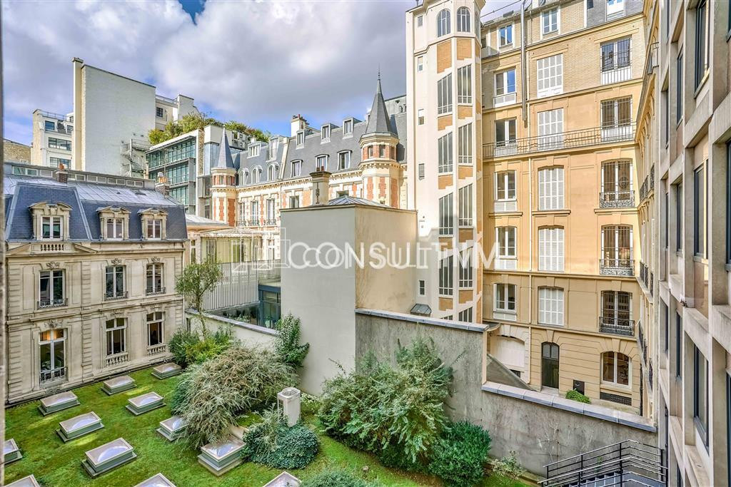 Bureaux lumineux et rénovés de 170m² à louer