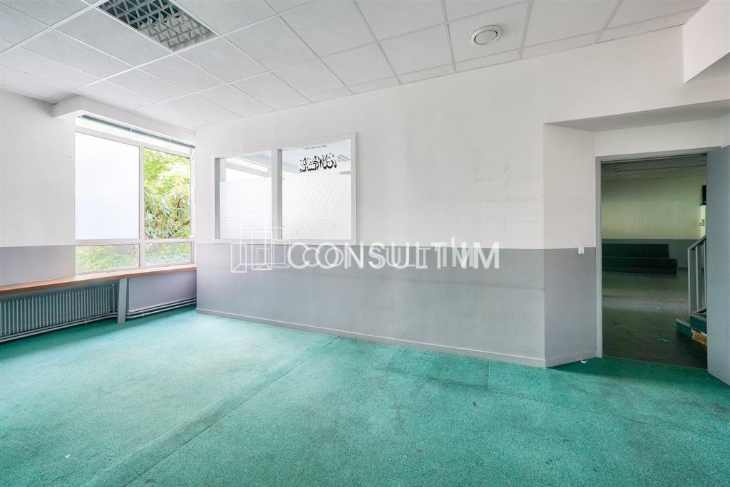 En exclusivité, à louer des locaux de 433 m² + parkings et boxes
