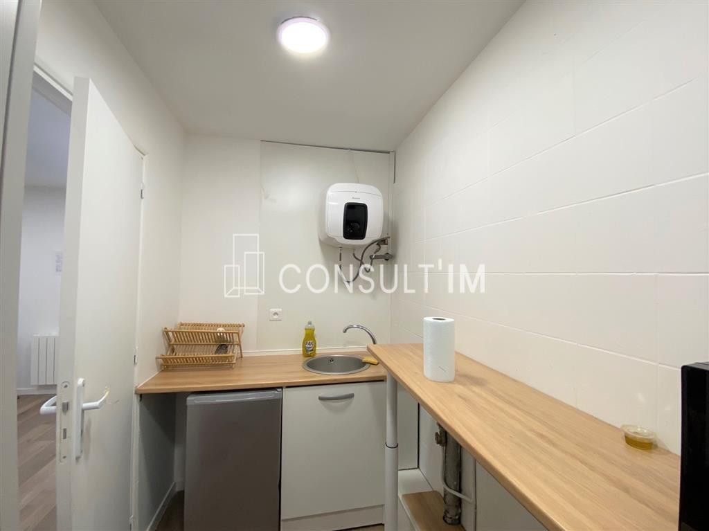 A deux pas de la Gare de Lyon, un local commercial en RDC à vendre sur cour