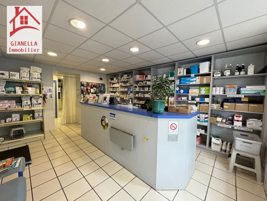Local d'activité 80m2 avec réserve à vendre centre bourg  de Saint-Héand