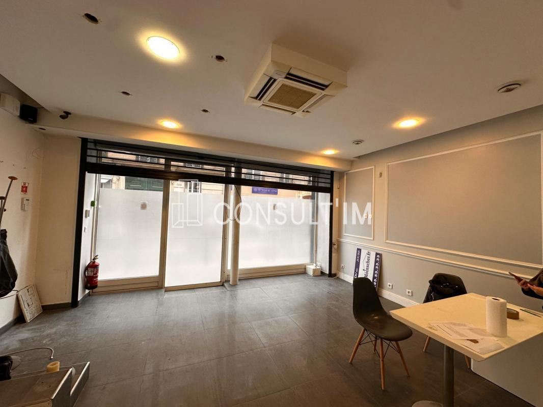 Rue de la Pompe, Consult'Im vous propose en location pure une boutique de 49 m²