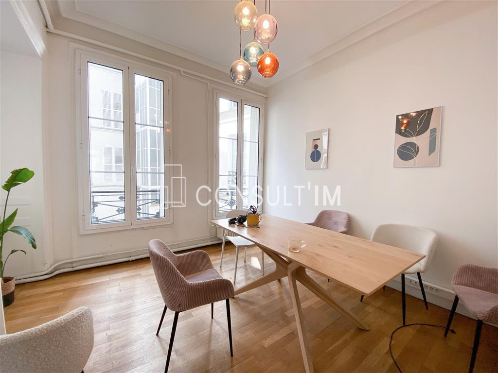 A louer bureaux avec parquet, moulures et cheminées