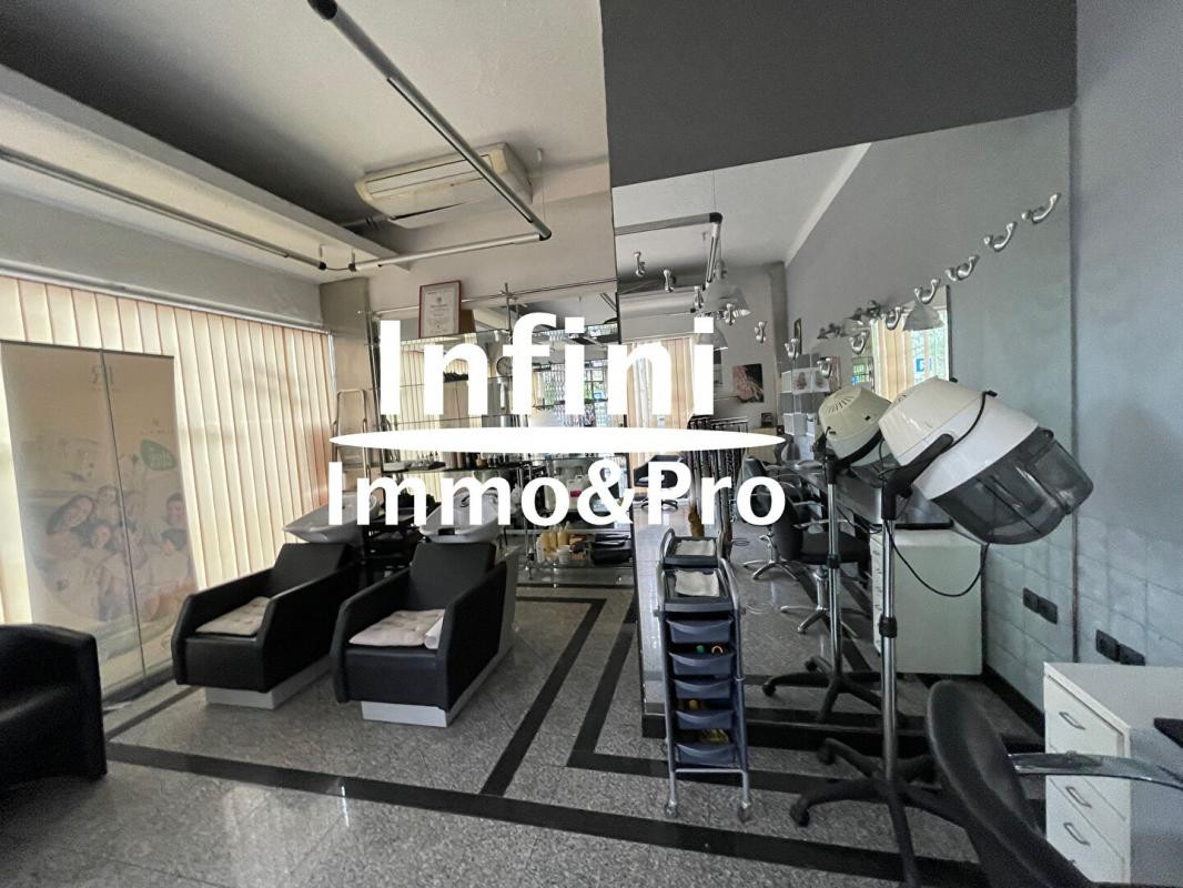 A VENDRE Murs Libres Local commercial  38 m2 avec cave de 19m2