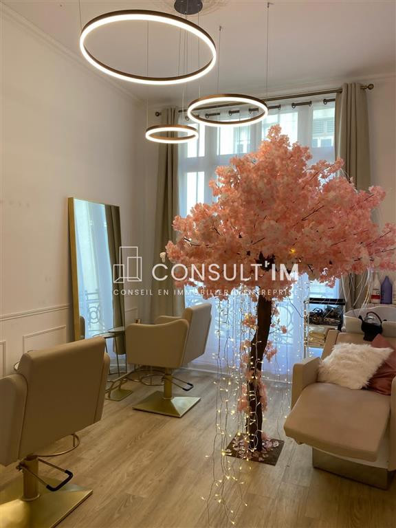 Galerie des Champs-Elysées, une surface de bureaux de 28 m² à louer au deuxième étage