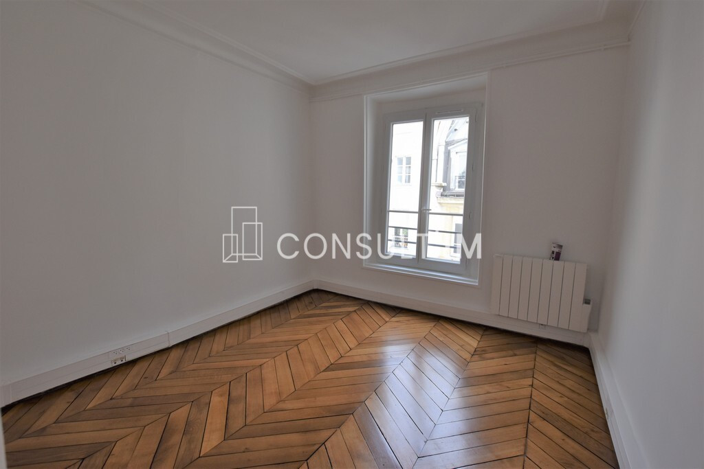 A louer bureaux avec parquet, moulures, cheminées