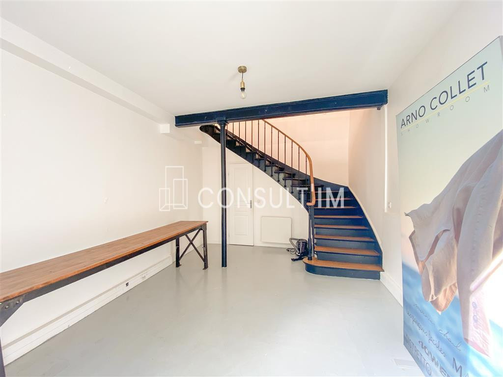 Bureaux très lumineux en parfait état en duplex sur charmante cour pavée