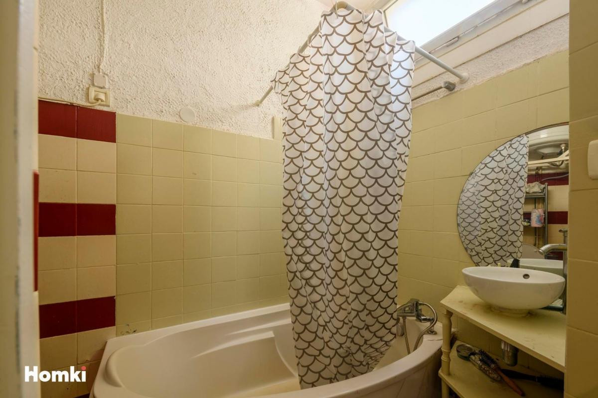 Belle opportunité Immeuble de rapport 4 Lots 202m² centre-ville de Nîmes place Severine excellente r