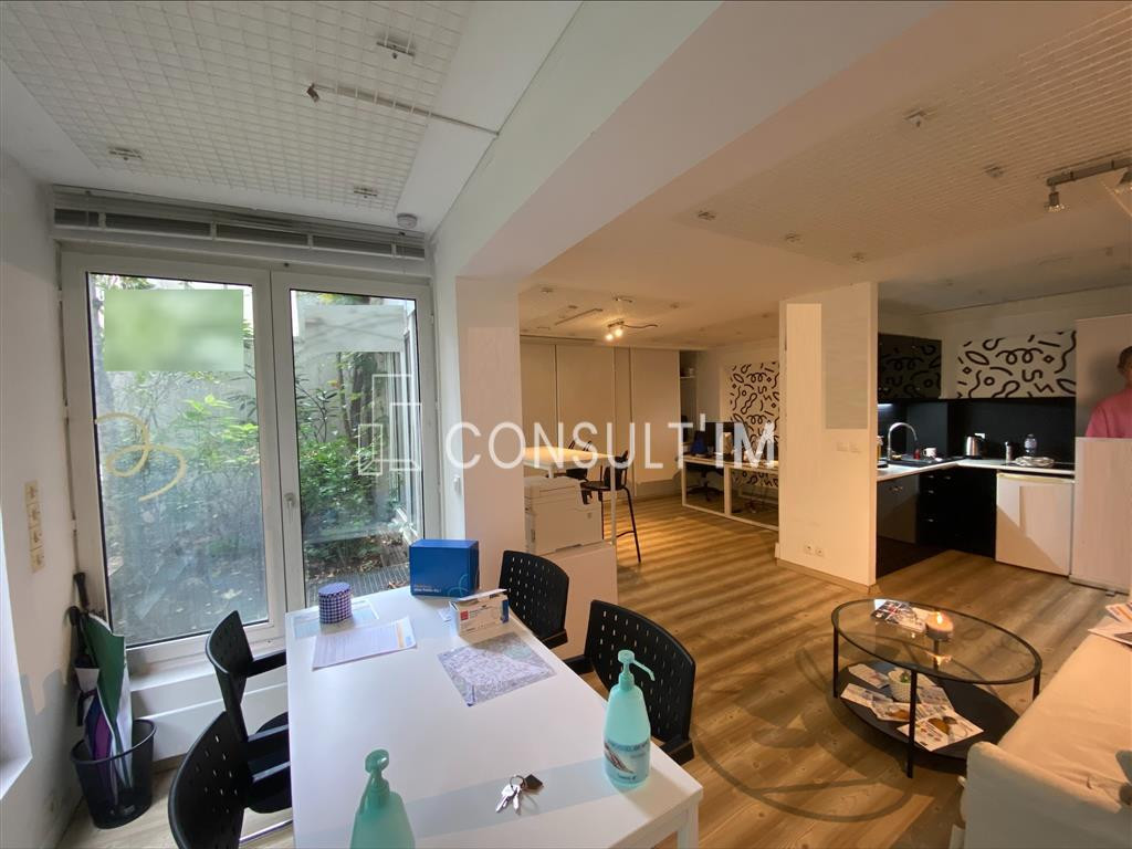 Au pied du métro St. Ambroise, à louer beaux bureaux de 42 m²