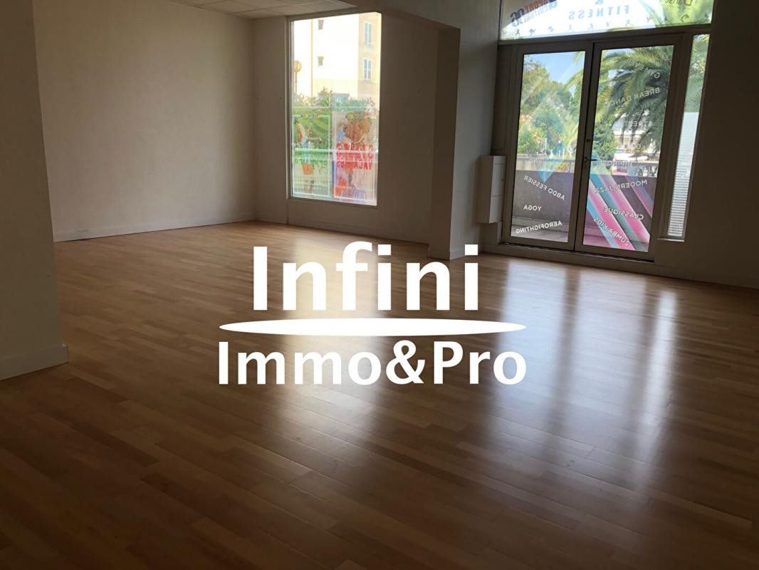 Local Antibes Les Pins 262 m2 divisible en 2