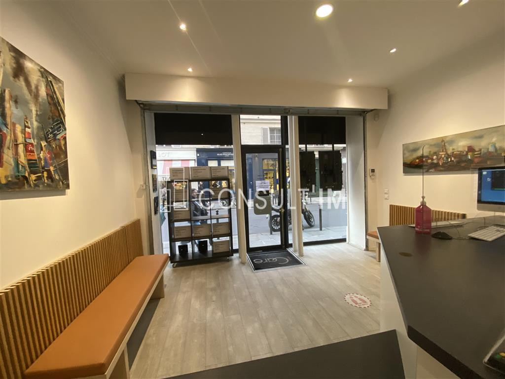 Odéon, à louer une boutique de 115m² en R+1