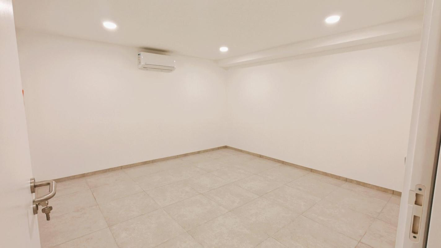 À louer – Local professionnel neuf 80 m² – Fréjus Zone Capitou