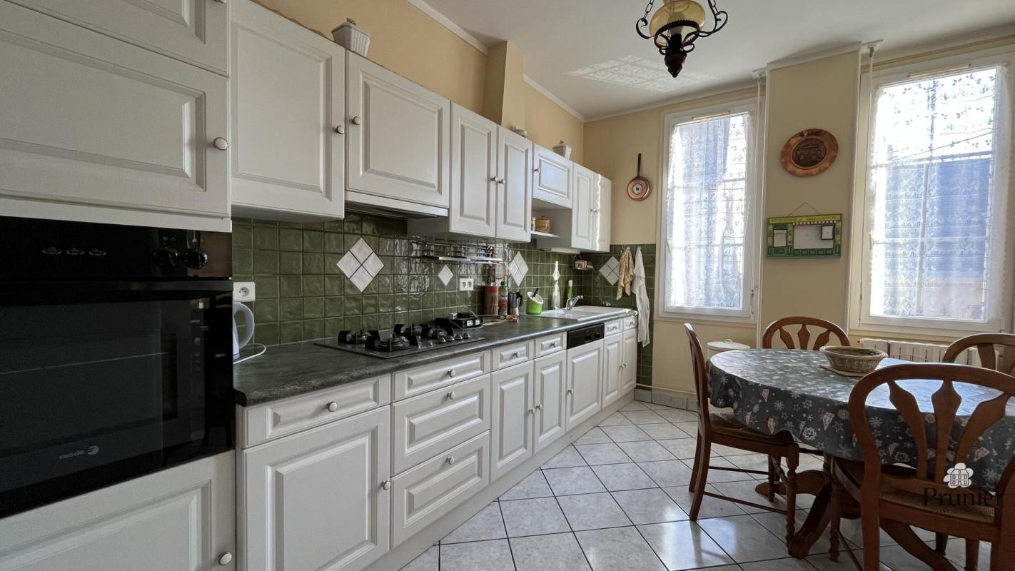 Immeuble commercial et d'habitation à vendre en centre ville