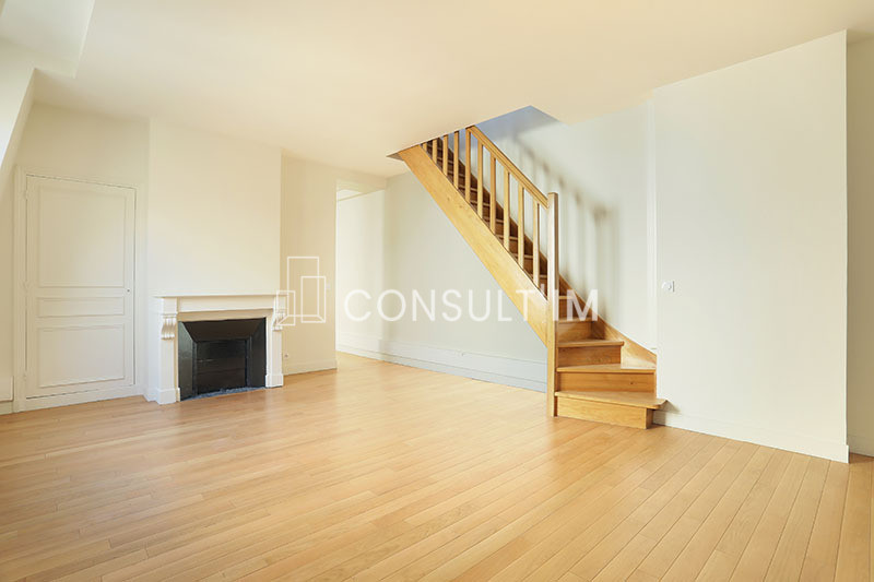 Adresse prestigieuse, bureaux avec parquet, moulures et cheminées