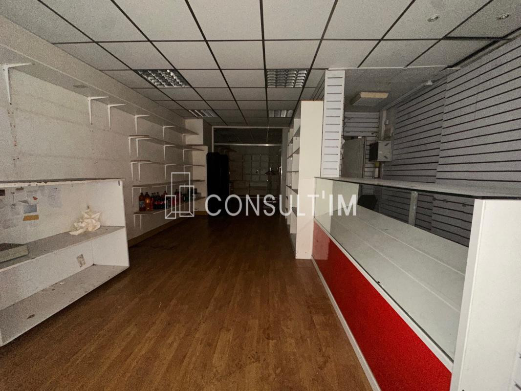 Rue Blanche, boutique de 50 m² en location pure disponible immédiatement !