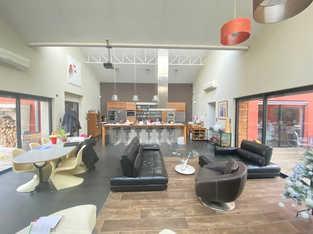 A VENDRE SPLENDIDE  LOFT  4 chambres PLEIN CENTRE VILLE 42300