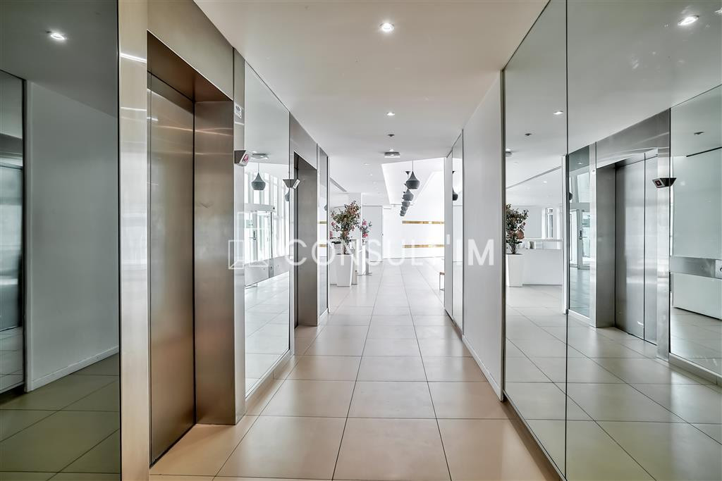 A louer bureaux rénovés dans immeuble de grand standing , proche du métro Mairie d'Issy, ligne 12