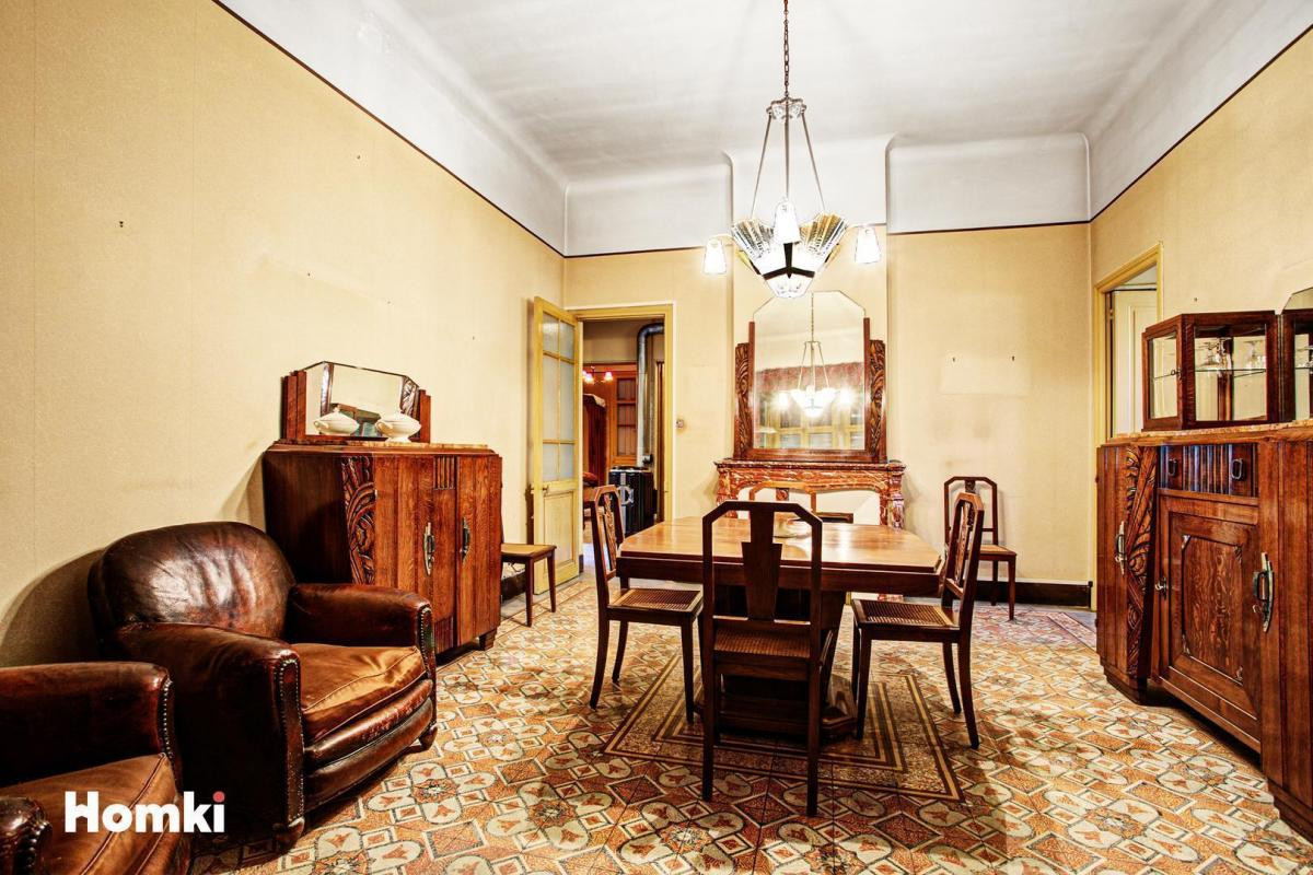Hôtel particulier de 300m² avec garage et terrasse
