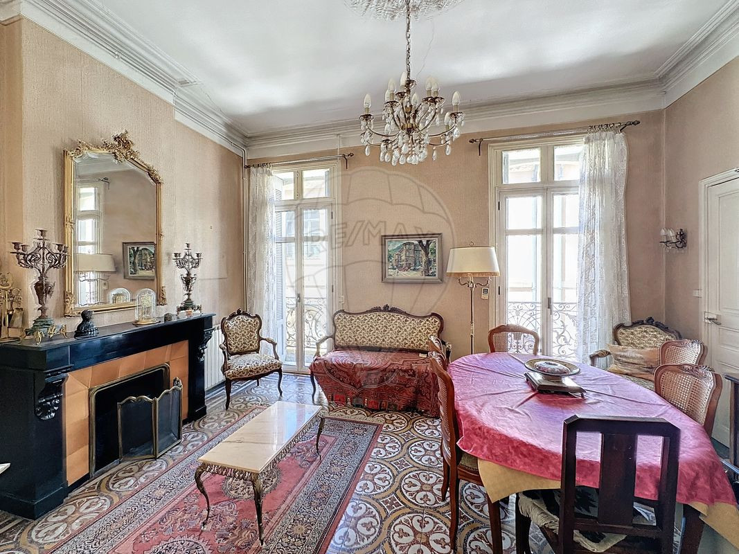 Immeuble 12 chambre(s) à vendre