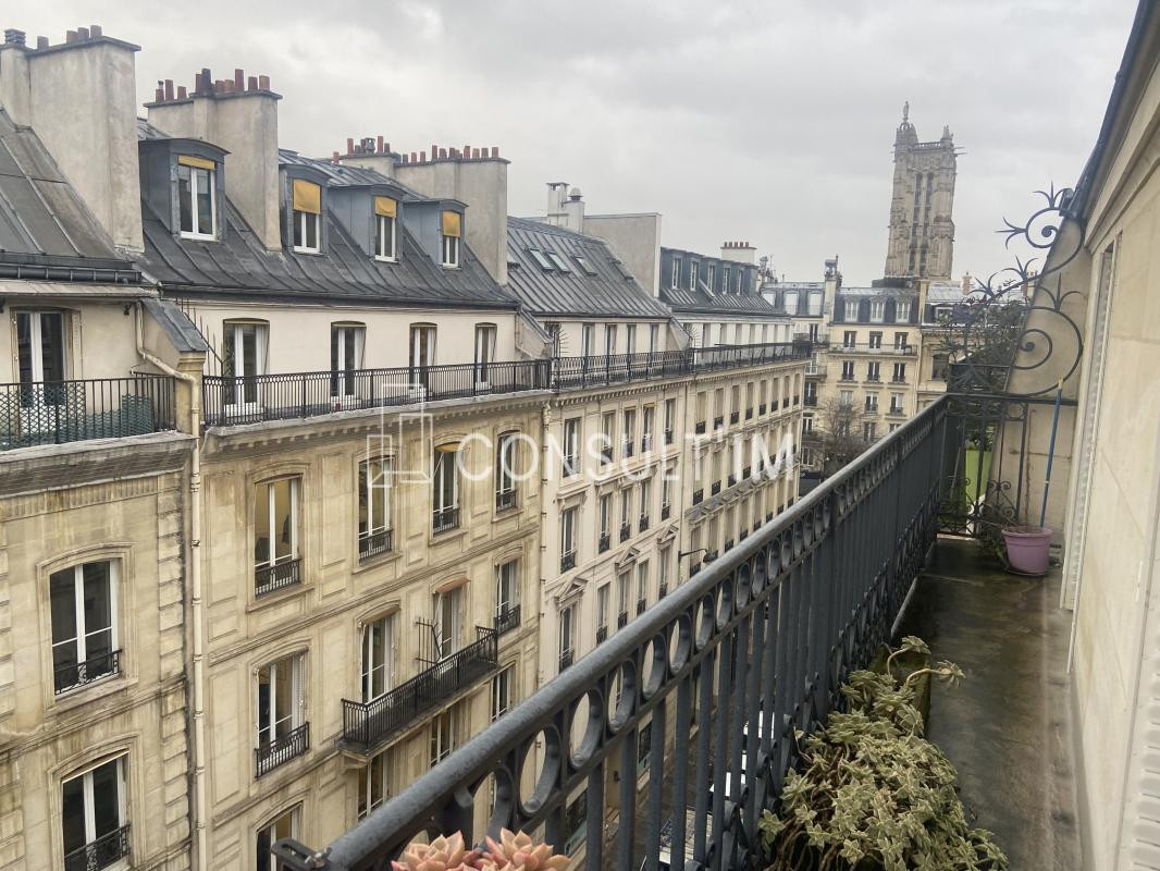 Très beaux bureaux câblés de 105 m² sur balcon avec parquet, moulures et cheminées