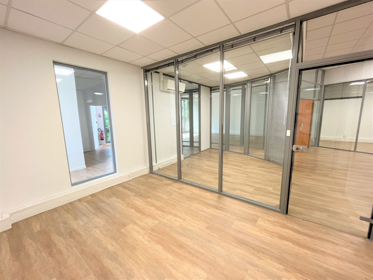 AGEN CENTRE BUREAUX RÉNOVÉS CLIMATISÉS 260 M² JARDIN 80 M²