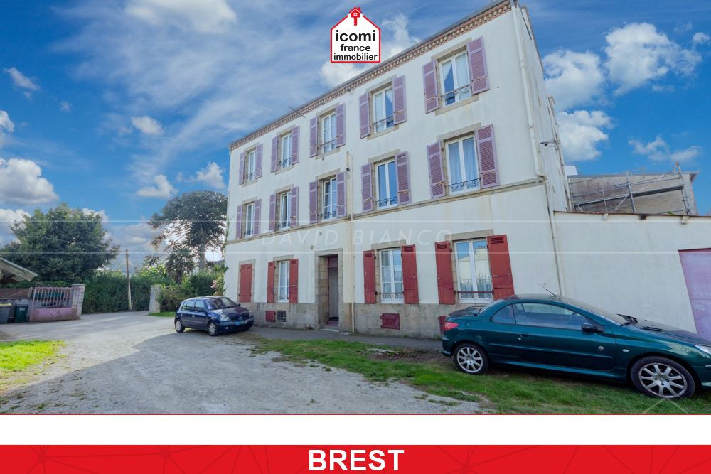 FINISTERE - Brest (29200) - A VENDRE - IMMEUBLE R+2 - 5 LOTS - 3 T2 + 1 T3 + 1 T5 - SUR TERRAIN DE 335M² (PARKING) - LOUES EN MEUBLE