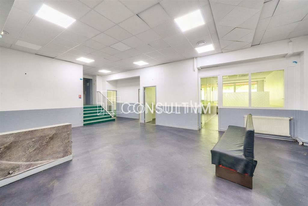 En exclusivité, à louer des locaux de 433 m² + parkings et boxes