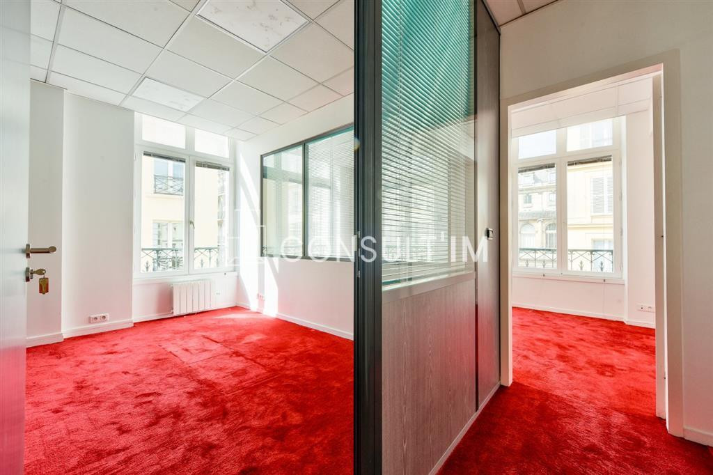 A louer bureaux modulables à toute proximité du métro Pyramides